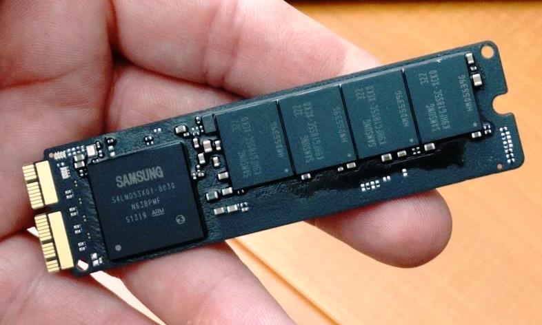 2013 MacBook Air Disassembled and Benched - Samsung 256GB PCIe SSD Performs at O